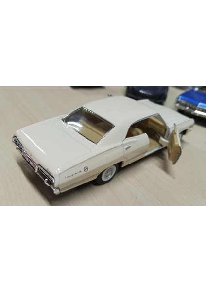 Kinsmart Oyuncak Metal Model Araba 1/36 Çek Bırak 1967 Krem Chevrolet Impala modelleri