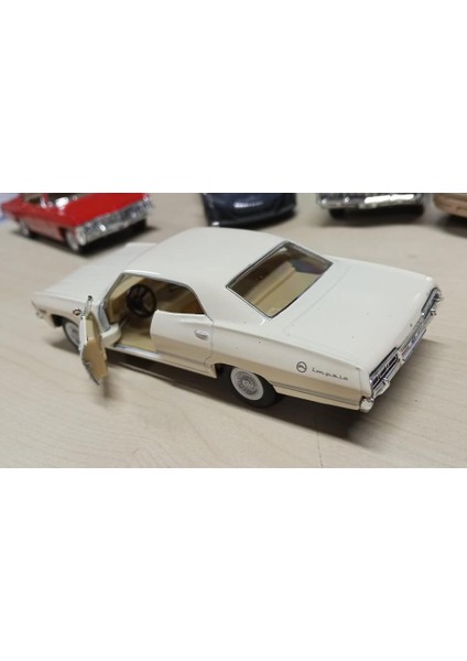 Kinsmart Oyuncak Metal Model Araba 1/36 Çek Bırak 1967 Krem Chevrolet Impala fırsatları
