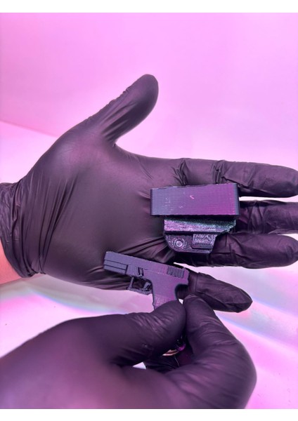 Glock Silah ve Kılıf Görünüm Anahtarlık Hediyelik Tabanca Anahtarlık Masa Süsü Dekor