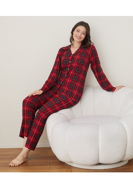 Kırmızı Desenli Süet Düğmeli Pijama Takımı Zarif Rahatlık Sıcak ve Şıklık