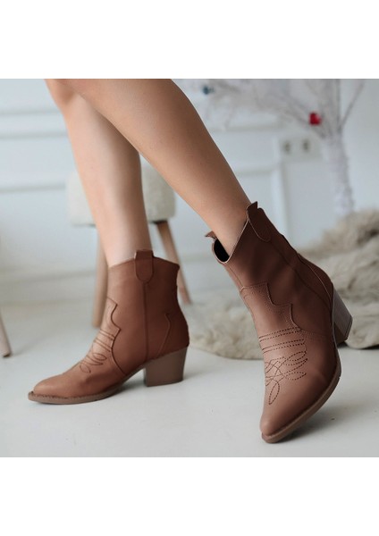 Desenli Topuklu Bot Kahverengi Topuk Boyu 5,5 cm fırsatları