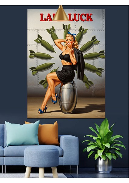 Şanslı Leydi Savaş Teması ve Kadın Retro Dekoratif Kanvas - Mdf Ahşap Tablo