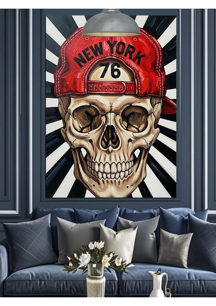 Siyah Beyaz Çizgili Fonda Kırmızı New York Şapkalı Kuru Kafa Dekoratif Kanvas - Mdf Ahşap Tablo fiyatları