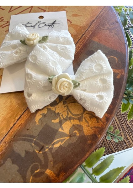 Beyaz Fisto Fiyonklu Güllü 2’li Klips Toka