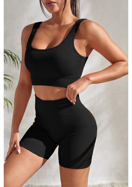 Kadın Siyah Kalın Askılı Yüksek Bel Şortlu Gecelik Takımı – Modern, Konforlu ve Günlük Kombinlere Uygun modelleri