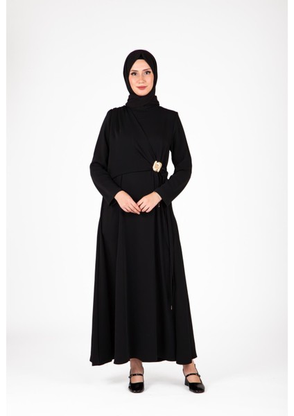 Ön Kısmı Tokalı Siyah Elbise 9427