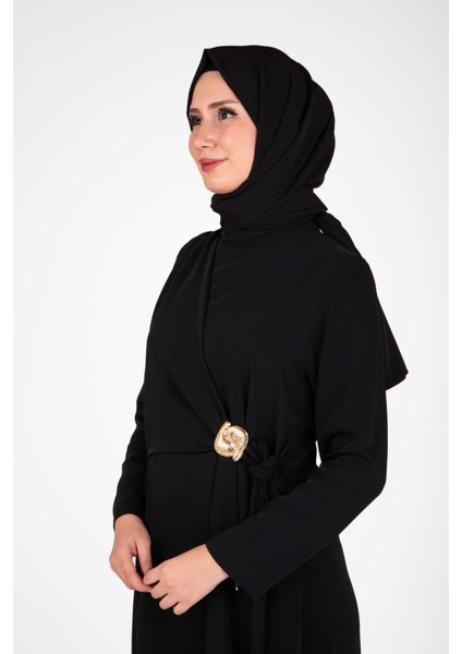 Ön Kısmı Tokalı Siyah Elbise 9427