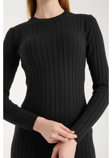 Vücuda Oturan Uzun Kollu Ribana Triko Elbise