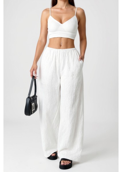 Kadın Beyaz Bol Kesim Cepli Geniş Paça Dökümlü Pantolon – Modern ve Şık Tasarım fiyatları