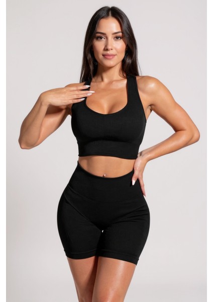 Kadın Siyah Yüksek Bel Çapraz Sırt Detaylı Şortlu Gecelik Takım – Modern, Konforlu ve Günlük Kombinlere Uygun