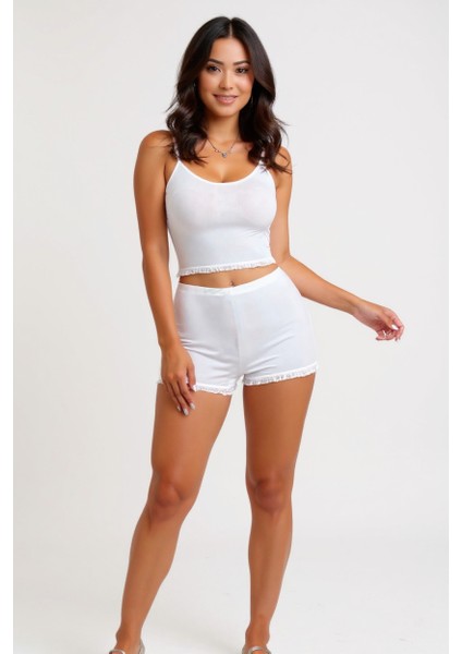 Kadın Beyaz Alt-Üst Dantel Detaylı Şortlu Şık Gecelik Takım – Modern, Konforlu ve Günlük Kombinlere Uygun modelleri