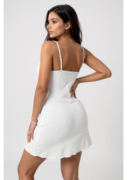 Kadın Beyaz Göğüs Dantel Işlemeli Fitilli Kumaş Şık Gecelik – Modern ve Şık Tasarım indirimleri