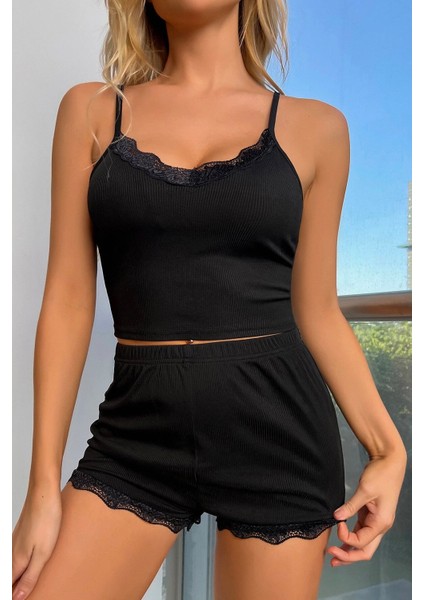 Kadın Siyah Alt ve Üst Dantel Detaylı Şortlu Gecelik Takımı – Modern, Konforlu ve Günlük Kombinlere Uygun indirimleri