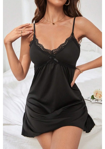 Kadın Siyah Fiyonk ve Dantel Detaylı Şık Gecelik – Modern ve Şık Tasarım