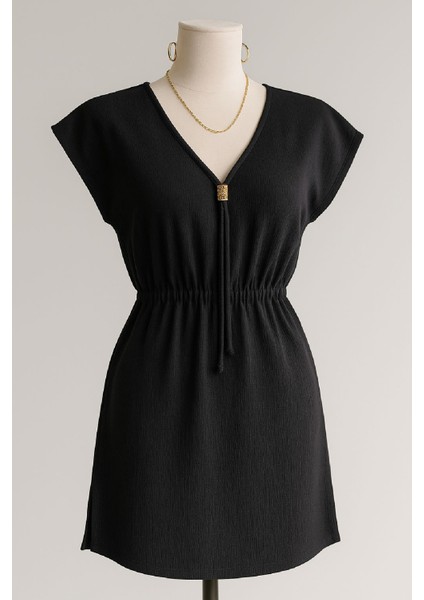 Kadın Siyah Yanları Yırtmaçlı Tokalı V Yaka Mini Plaj Elbisesi – Şık, Rahat ve 4 Mevsim Kullanıma Uygun fırsatları