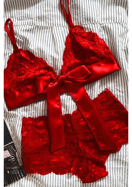 Kadın Kırmızı Dantelli &amp; Kurdelalı Sütyen Külot Takımı – Modern, Konforlu ve Günlük Kombinlere Uygun fırsatları