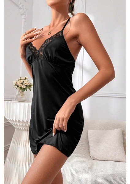 Kadın Siyah Göğüs ve Sırt Kısmı Dantel Detaylı Özel Gecelik – Modern ve Şık Tasarım modelleri