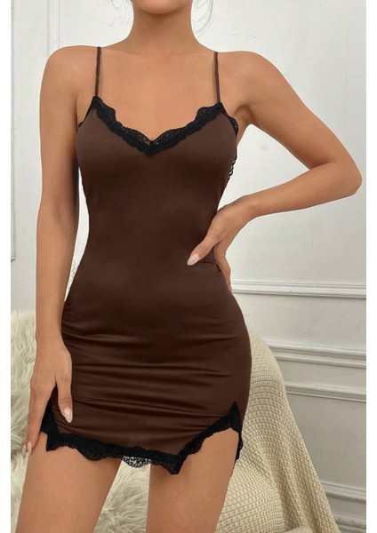 Kadın Kahverengi Göğsü ve Bacakları Dantelli Yırtmaçlı Şık Gecelik – Modern ve Şık Tasarım fırsatları