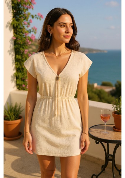 Kadın Beyaz Yanları Yırtmaçlı Tokalı V Yaka Mini Plaj Elbisesi – Şık, Rahat ve 4 Mevsim Kullanıma Uygun fırsatları