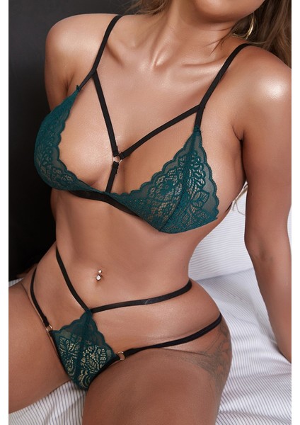 Kadın Yeşil Özel Tasarım Dantelli Sütyen Külot Takımı – Modern, Konforlu ve Günlük Kombinlere Uygun