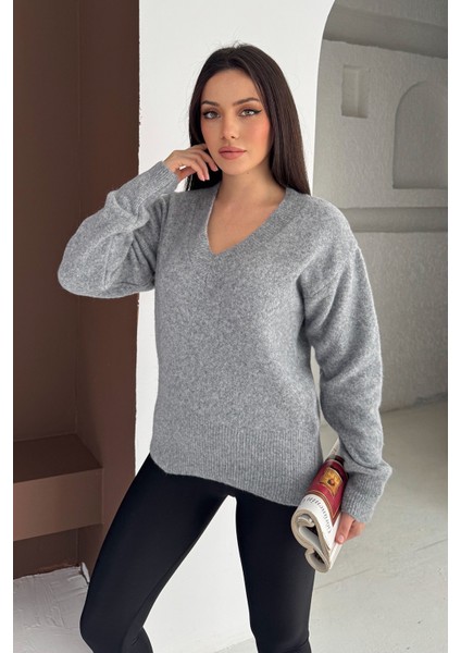 Kadın V Yaka Uzun Kollu Triko Kazak – Soft Classic