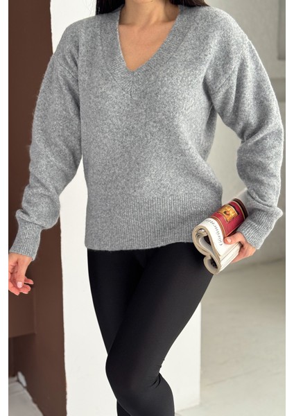 Kadın V Yaka Uzun Kollu Triko Kazak – Soft Classic