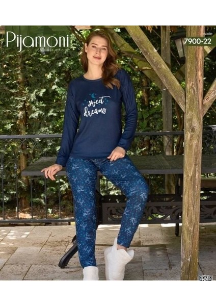 Günün Yorgunluğunu Unutturacak Kadar Rahat, Tarzını Yansıtacak Kadar Özel. Mavi Pijama Takımı Sıcak, Şık ve Rahat