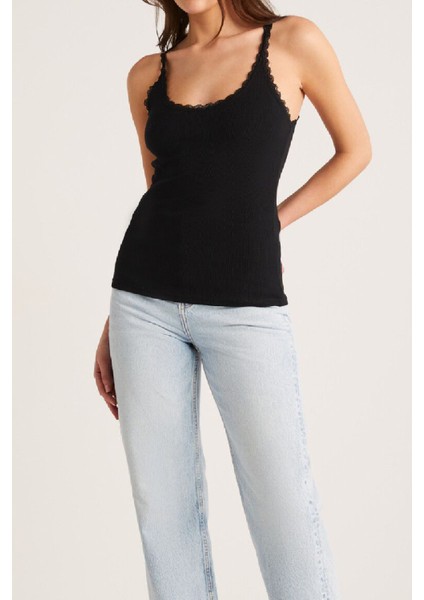 Kadın Siyah Normal Kalıp Dantel Detalı Ince Askılı Oyuk Yaka Atlet – Modern ve Şık Tasarı fırsatları