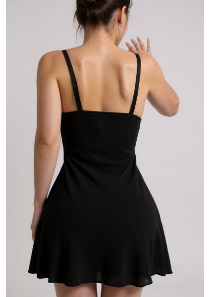 Kadın Siyah Askılı Beli Dantelli Göğsü Fiyonklu Şık Gecelik – Modern ve Şık Tasarım fiyatları