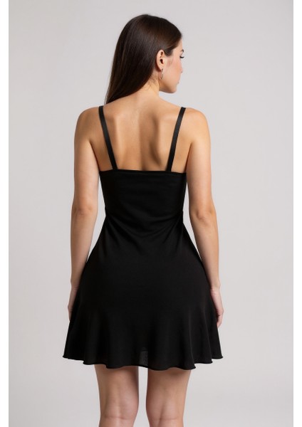 Kadın Siyah Askılı Beli Dantelli Göğsü Fiyonklu Şık Gecelik – Modern ve Şık Tasarım fırsatları