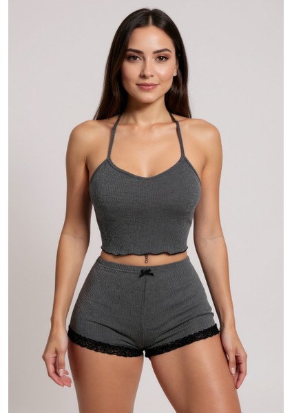 Kadın Gri Kaşkorse Sırt ve Bacak Kısmı Dantel Detaylı Şortlu Gecelik Takım – Modern, Konforlu ve Günlük Kombinlere Uygun fiyatları