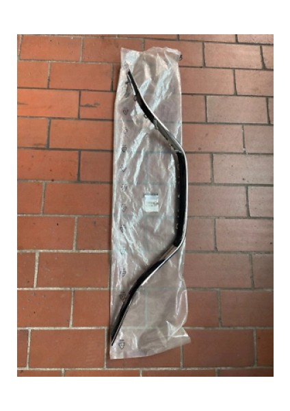 Kadjar Ön Panjur Alt Nikelajı 2016- Oem No (623856800R)