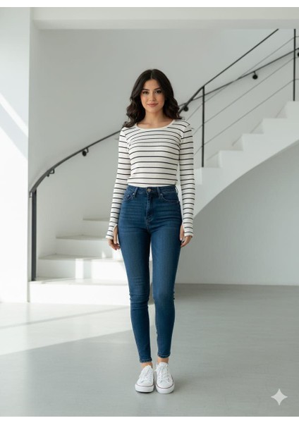 Bisiklet Yaka Parmak Geçmeli Bluz