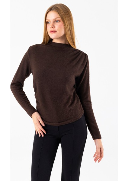 Kadın Dik Yaka Yanı Büzgü Detaylı Bluz Kahverengi - 26101 modelleri