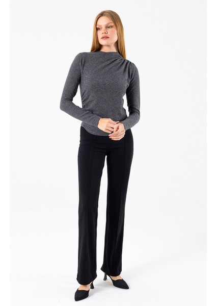 Kadın Dik Yaka Yanı Büzgü Detaylı Bluz Siyah - 26101