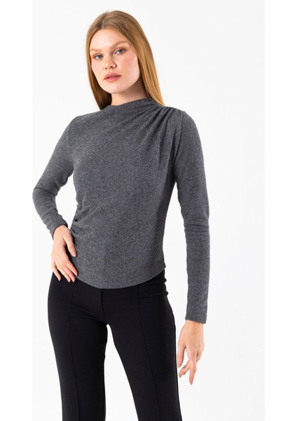 Kadın Dik Yaka Yanı Büzgü Detaylı Bluz Siyah - 26101 fiyatları