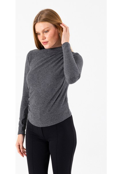 Kadın Dik Yaka Yanı Büzgü Detaylı Bluz Siyah - 26101 fırsatları