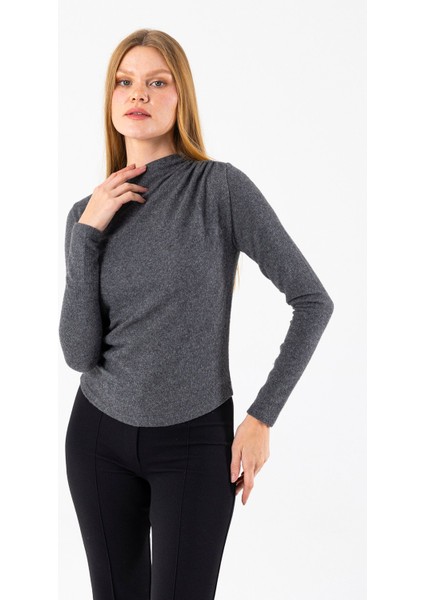 Kadın Dik Yaka Yanı Büzgü Detaylı Bluz Siyah - 26101 indirimleri