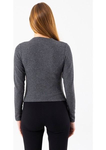 Kadın Dik Yaka Yanı Büzgü Detaylı Bluz Siyah - 26101