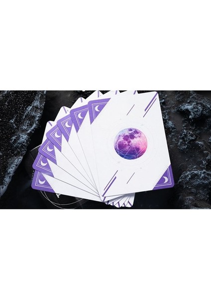 The Moon (Purple Edition) Premium Oyun Kağıdı Iskambil Kartları Destesi fırsatları