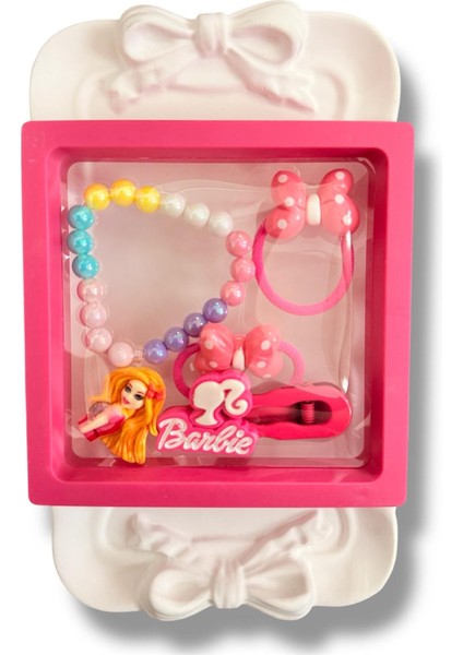 Kare Kutu Içerisinde Mine Kaplamalı Prenses Figürlü Inci Bileklik ve Karışık Figürlü Renk Kız Çocuk Toka Seti