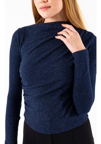 Kadın Dik Yaka Yanı Büzgü Detaylı Bluz Lacivert - 26101