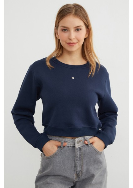 3 Iplik Kalp Aksesuarlı Crop Sweatshirt fiyatları