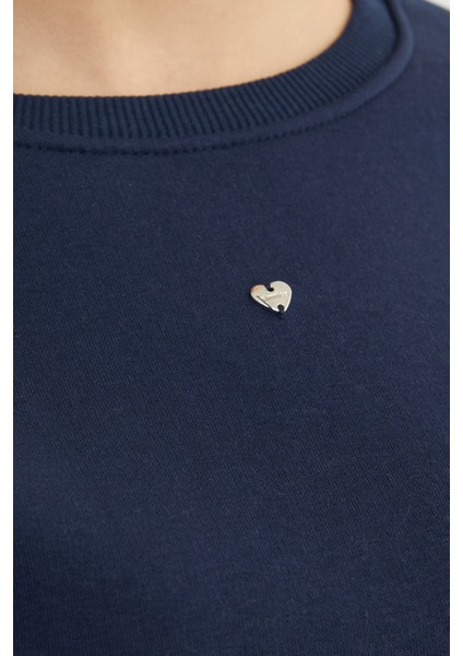 3 Iplik Kalp Aksesuarlı Crop Sweatshirt