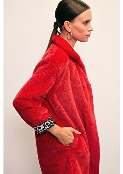 Kadın Kırmızı Leopar Astarlı Peluş Kaban Uzun Kollu Şık Tasarım