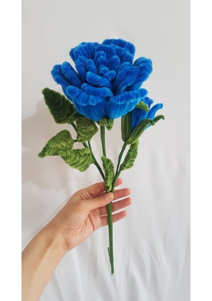 Yumuşak Dokulu Mavi Gül Buketi – El Yapımı Şönil Çiçekler ve Yeşil Yapraklı Dekoratif Aranjman indirimleri
