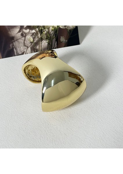 Parlak Yüzeyli Geometrik Kavisli Geniş Bileklik (Yurt Dışından)