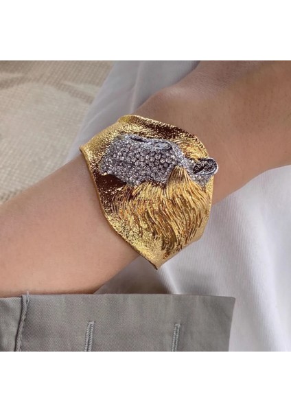 Kabartmalı Yıldızlı Kaplan Kafalı Çekiç Desenli Geniş Bileklik (Yurt Dışından) modelleri