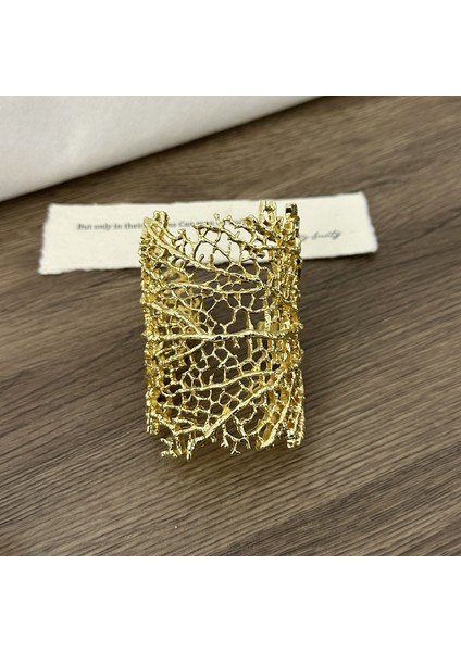 Delikli Mercan Desenli Metal Sert Bileklik (Yurt Dışından)