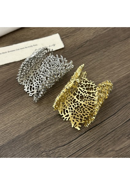 Delikli Mercan Desenli Metal Sert Bileklik (Yurt Dışından) fırsatları